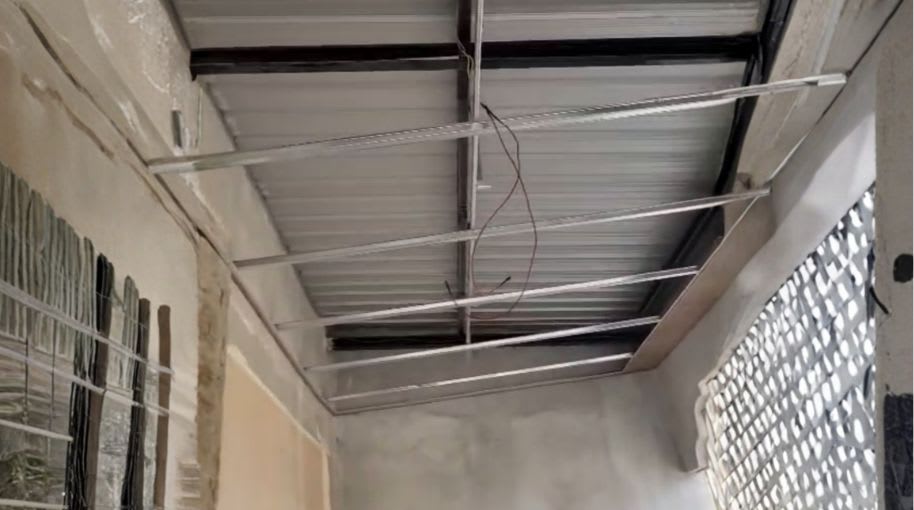 Antes: Tumbado PVC acabado madera