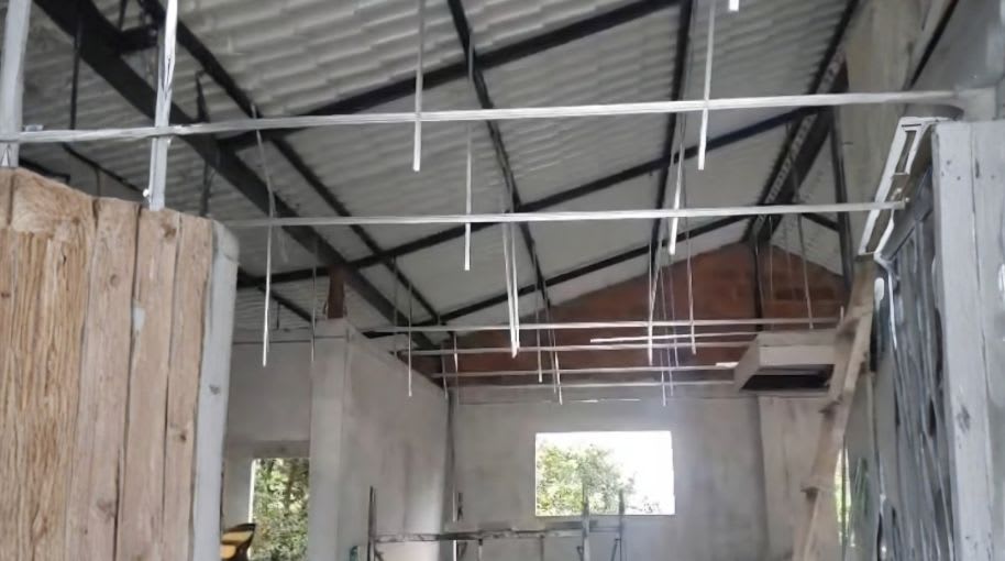 Antes: Tumbado con luz indirecta
